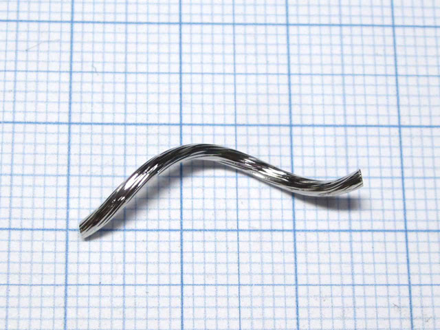 天然石ビーズ・パーツのBクラフトのチューブ S字カーブ ロジウム 全長約25mm 太さ約1.5mm 【100個】 筒 デザイン曲パイプ アクセサリーパーツ ハンドメイド DIY｜アングル2