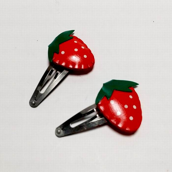 [ 商品名 ]クリップ いちご[ 特徴 ]クリップと装飾までのサイズ：約5.5cm＜送料＞1個まで　290円2個以上　864円～※2個以上は運送会社宅配便料金となります。※地域によって料金は増額する場合があります。文房具 文具 レトロ 希少 ビンテージ