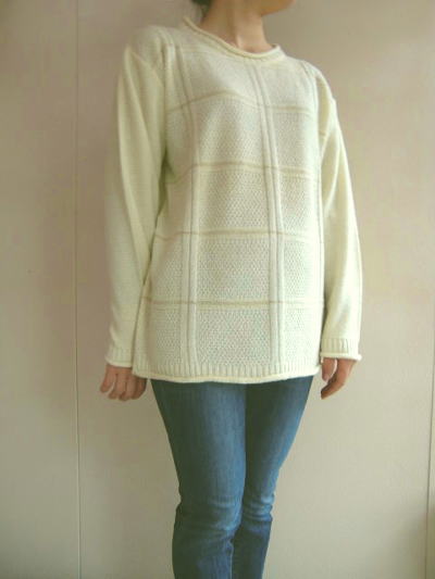 クリーム色引き上げロールアップカラー丸首セーター/在庫1/クリーム/2Lサイズ/アクリル混　ニット　手..