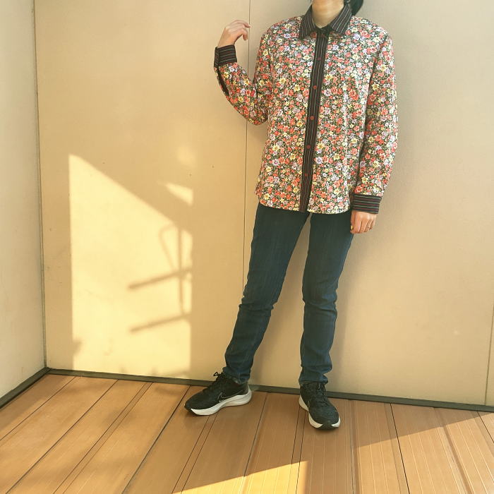 樂天商城 - 【シャツブラウス】花柄模様レディースシャツブラウス/Lサイズ/在庫1/オレンジ系 /コットン ポリエステル花柄模様 日除け シャツ レギュラー ブラウス 女性 一点物 大きいブラウス シャツカラー 柄シャツ レディース 紫外線対策 日焼け防止 冷房対策 ジャケット アウター