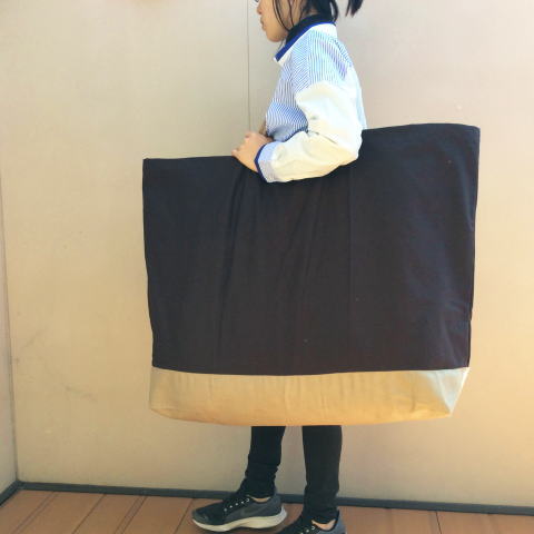 洗える！チョコブラウン帆布ネームタグ付き特大お昼寝布団バッグ/在庫1/ブラウン ベージュ/綿 コットン 保育園 布団バッグ 手提げバッグ カバン 託児所 入園バッグ 大きいバッグ 男の子 女の子 トートバック 持運びお昼寝布団バッグ 帆布トートバッグ ペットキャリーバッグ