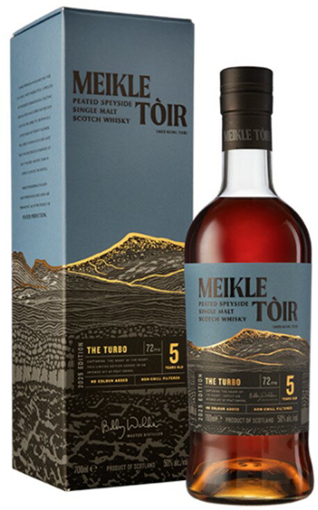 　■　商品説明　■ ＜＜ミークルトール（Meikle Tòir）＞＞ メインランド産ピートを使用した麦芽からつくられるグレンアラヒー蒸溜所のスモーキーなシングルモルトで、甘みを帯びたスモーク感が特徴です。 製麦時のフェノール値は約95ppm、160時間に及ぶ長期発酵によって、フルーティでバタースコッチのような風味を引き出しています。また、グレンアラヒー蒸溜所でピーテッドウイスキーを仕込む期間は、年間わずか約6週間のみです。 【輸入元コメント】 「ミークルトール ザ・ターボ 5年」は、蒸溜して得られるスピリッツのうち、フェノール値の高い部分のみをミドルカットし、贅沢に使用しています。ノンチルフィルタード、ノンカラーリングでボトリングした5年熟成で、年一回の限定リリースです。 「2025エディション」は、アメリカンヴァージンオークカスク5樽、オロロソシェリーホグスヘッド4樽のヴァッティングで、スピリッツのフェノール値は72ppmです。 香りはマヌカハニーや焦がしたキャラメルにシダーウッドの煙が混ざり合い、バタースコッチ、糖蜜のタルト、スパイスを利かせたオレンジピールが続きます。 味わいはヘザーハニーの甘味を軸にローストヘーゼルナッツ、ベイキングスパイスがジンジャーの温かさを伴って広がり、燻るオークから立ち上る力強いスモークが、モカやモラセスを従え、全体を包み込みます。スモークはフィニッシュまで続き、ダークチョコレート、プラムジャムが加わります。 ミークルトールの中でも特に力強いピート感が堪能できる1本です。 【生産地域】スペイサイド(スペイ川中下流域) 【蒸溜所】グレンアラヒー 【カスク】 【熟成年数】5年 【輸入元】ウィスク・イー 　　税込18,000円以上のお買い上げで送料無料（北海道・沖縄・離島は送料半額）