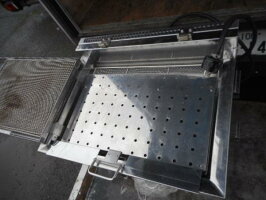 09年製中部CHUBUIHドーナツフライヤーDF-4D3B3相200V6.8kw17LW70D56H80(+7)cm60kgドーナツ押さえ機構付槽内フラット構造【中古】
