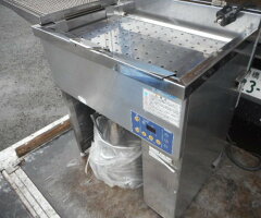 09年製中部CHUBUIHドーナツフライヤーDF-4D3B3相200V6.8kw17LW70D56H80(+7)cm60kgドーナツ押さえ機構付槽内フラット構造【中古】