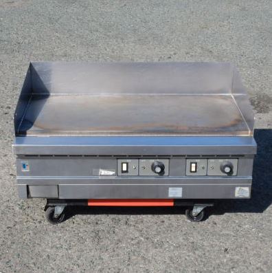 Rakuten - 【中古】(営業所止め)2014年製 フジマック 電気 グリドル FEFT90-2TS 3相200V 9.8kw W90D60H28(+15)cm 鉄板W895D458mm 重量138kg 鉄板焼