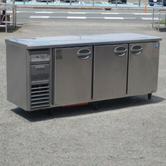 (代引不可)2014年製 フクシマ 冷凍冷蔵 コールドテーブル YRC-181PM2 W180D60H80cm 389L 100V 110kg ガリレイ 商品は中古品です。 多少の傷汚れあります。 動作確認済です。 状態画像にて判断願います。 　 よろしくお願いいたします。 送料 大型宅配便 E 家財おまかせ便　重量加算超過分は当社負担　 家財おまかせ便にて発送できない条件の場合は西濃運輸営業所止めになります。 また、西濃運輸営業所止め希望の場合はお申し付けください。 フクシマ ヨコ型冷凍冷蔵庫　YRC-181PM2　庫内灯付き ●外形寸法:幅1800x奥行600x高さ800(mm) ●内装:内装ステンレス鋼板　　 ●有効内容積:389L(冷蔵室265L)(冷凍室124L) 　　　　　 ●消費電力:単相100V　冷却時　300/310W　霜取時　323/323W (50/60Hz) ●冷却能力:冷蔵:-5〜10℃　冷凍:-20℃以下 ●製品重量:110kg