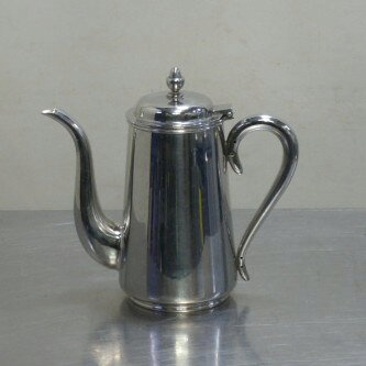 ユキワ M-7 コーヒーポット 7人用 W230D95H215mm 1000cc 760g ステンレス ドリップポット オールド 商品は中古品です。 多少の傷汚れあります。 状態画像にて判断願います。 画像は代表画像になります。　 よろしくお願いします。