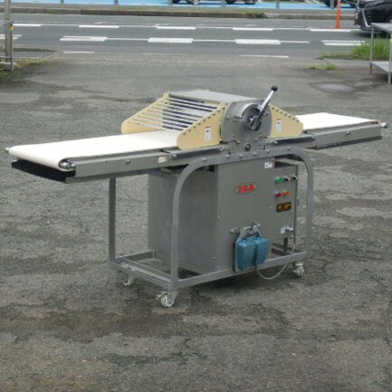 (西濃営業所止)2012年製 マサキ パイローラー PZA W226D65H102cm ベルト新品 3相200V 0.4kw 安全カバー付 リバースシート 正城　 商品は中古品です。　 多少の傷汚れあります。　　 動作確認済です。　 右回転、左回転正常でした。　　 分解清掃済です。　 ベルトは新品に交換しました。　　 スクレーパー傷みあります。　　 パレットに載せて梱包になります。　　 安全装置4か所あります。　 前カバー、後ろカバー、安全カバー右、左です。　 全箇所装着済で、セーフティー表示ランプが消えない場合は、手動、足踏み切替スイッチをニュートラルにして、一度電源ボタンを押してください。　 もう一度電源ボタンを押すと電源ランプが点灯し、セーフティーランプが消えます。　　 よろしくお願いします。　　 大型宅配便　D　西濃運輸営業所止め　 （最寄りの西濃運輸営業所まで引き取りが必要となります。）　 折りたたんだ時の寸法 W113D65H133cm 重量 200kgぐらい ベルト周長　2160mm L寸