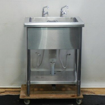 業務用 ステンレス 1槽 シンク W600 D450 H800mm 厨房 槽内寸W50D34深28cm W60 D45 H80cm 商品は中古品です。 多少の傷汚れあります。 状態画像にて判断願います。 水栓はおまけです。　 取り外して梱包する場合があります。　　 よろしくお願いいたします。 送料 大型宅配便 A　 代引き不可