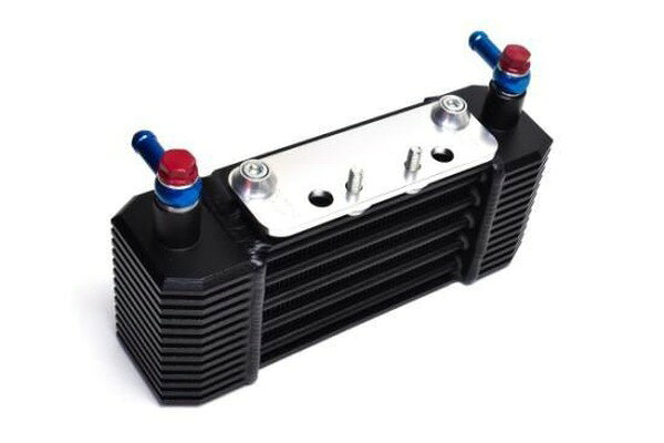 商品説明 商品名 5段コアオイルクーラーキット 型番 cd5015coolerkit1 特徴 ・オリジナル5段コアオイルクーラー ・車両に合わせた専用ステー ※別途オイルクーラー取出口セットとオイルクーラーホースセットが必要です。 適合車種 ・ベンリイCD50(CD50-1500001〜)