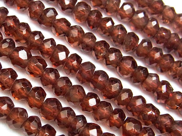 モザンビーク産 ガーネット ボタンカット 4mm