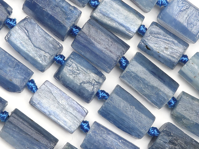 カイヤナイト ラフロック 5～10mm【1連販売】 カヤナイト ディスシーン 藍晶石 Kyanite タンブル 連売り 天然石 ビーズ パワーストーン パーツ アクセサリー 素材 材料