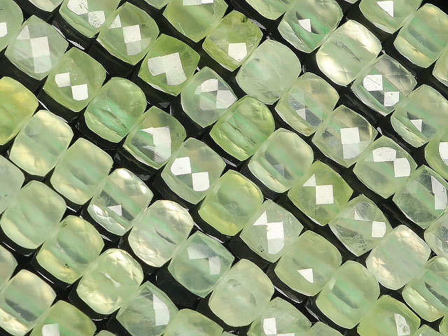 プレナイト キューブカット 3～4mm［プレミアムカット］【1連販売】 ブドウ石 葡萄石 Prehnite 天秤座の守護石 連売り 天然石 ビーズ パワーストーン パーツ アクセサリー 素材 材料