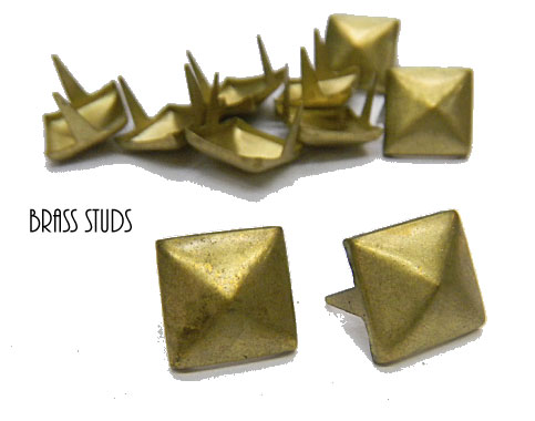 真鍮スタッズ鋲ピラミッド型【小】☆10個入りのお試しボリューム☆真鍮製 真鍮 パーツ スタッズ /趣味の方も職人さんも/レザークラフト材料に