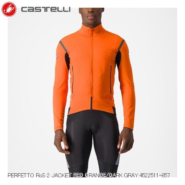 CASTELLI カステリ PERFETTO RoS 2 JACKET RED ORANGE/DARK GRAY 4522511-857 サイクルジャケット カステリのトップセラー冬ジャケットが2代目に進化。レース・トレーニングに最高レベルの快適さを感じさせてくれる。シーミングテープの箇所が減り、ジッパーが上下開閉式に。バックポケットも2つから3つへと進化。 ■商品のデザイン、仕様、外観、は予告なく変更する場合がありますのでご了承ください。 サイクルウェア 男性用 メンズ サイクルジャケット 自転車 ロードバイク MTB マウンテンバイク シクロクロス クロスバイクカステリのトップセラー冬ジャケットが2代目に進化。レース・トレーニングに最高レベルの快適さを感じさせてくれる。シーミングテープの箇所が減り、ジッパーが上下開閉式に。バックポケットも2つから3つへと進化。前面に高い防風性・耐水性を誇るGO-TEX INFINIUM? WINDSTOPPE 205 Wa。内側は起毛素材となっていて冷たい風が当たる部分を暖かく保ち続けます。 背面は伸縮性と透湿性の高いGO-TEX INFINIUM? WINDSTOPPE 203 Sttch。 肩部分にシーミングテープを張り水の侵入を一切許しません。 耐水性と防風性に優れたYKKVislonッパー。 サイドパネルのジッパーは中がメッシュ素材で、内部の温度調整に非常に便利。 グローブをしながらでもアクセスしやすい2つのバックポケット。 ドロップテールに大きな反射素材があり安全性も高い。 サイクルウェア 男性用 メンズ サイクルジャケット 自転車 ロードバイク MTB マウンテンバイク シクロクロス クロスバイク