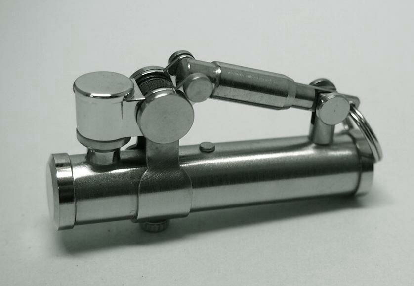 送料無料！復刻版 2024年復活発売 今時珍しいオールド仕様！アーム連動式DUKE II(デューク2)オイルライター(クロームシルバーサテン)☆おまけメンテブラシ付き！新品正規品 老舗ペンギンライター社製(配送)追跡可能メール便,メール便はさらに割引き。(TK180)