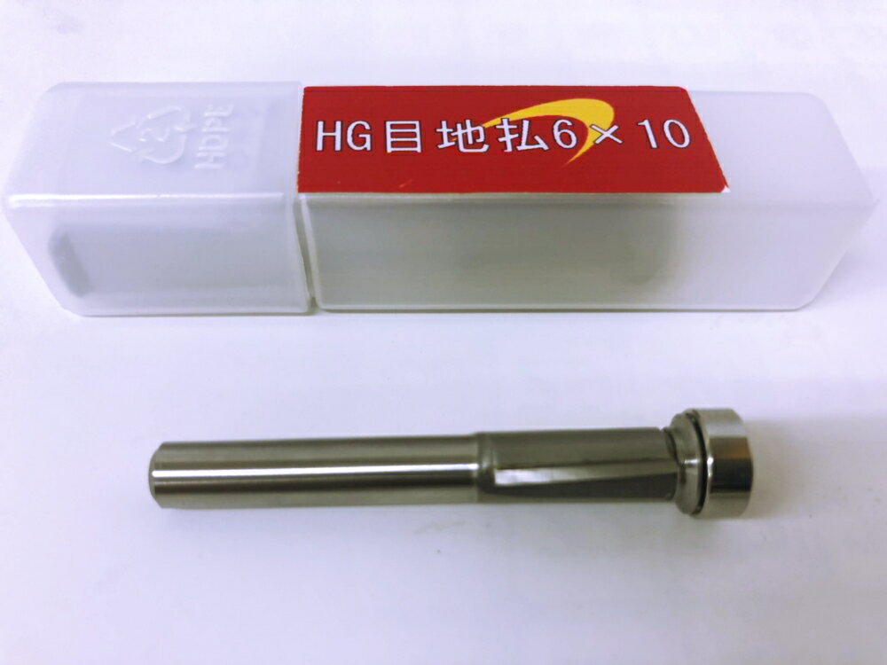 カサ付目地払いビット 6×10です。 接着剤流入防止ベアリング付きで、ねじ頭が隠れているので、浅いところも加工可能です。 シャンク6φ刃径10mm。
