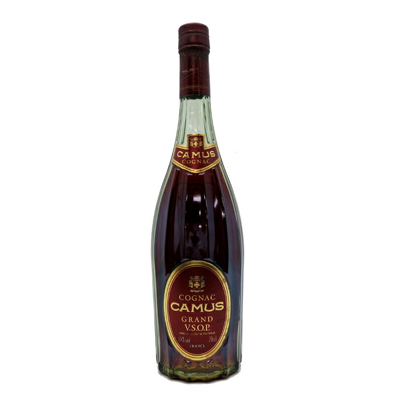 品名 【未開封】 カミュ CAMUS ブランデー グランド VSOP 700ml SH1388 内容量 約700ml アルコール度数 10％ お酒の種類 コニャック 状態 新品キャップ…全体的にヨゴレ ラベル…ヨゴレ、劣化 未開封品 ◆未開封のお品ですので、風味やコルクの状態などの確認が行えません。 ◆底面付近に沈殿物・浮遊物（澱（おり）などが生じている場合がありますが、有害な物ではありませんので、ご安心下さい。 ◆年代物のウイスキー・ブランデーをお飲みの際は、一度ボトルを立て浮遊物（澱（おり）を瓶底に沈ませてから、グラスに注ぎご賞味下さい。 ◆本体のダメージなどは画像にてご確認お願いいたします。 ラベル汚れ 商品説明 梱包サイズ 80 注意事項 ※生年月日の確認が出来ない場合は、発送出来かねますので、ご注文の際に備考欄に生年月日の記入をお願いいたします。 タイトルに埼玉県配送限定と記載のある商品につきましては、埼玉県内のみ発送となりますので予めご了承下さい。 お取り置き期間が過ぎた場合につきましては、キャンセルとなりますので予めご了承下さい。