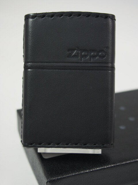 革巻きジッポ ジッポーライター： Zippo 革巻き 【 ロゴ 】 ブラック 黒 無地 《レギュラー》 ☆プレーン☆ B-5 ◆お洒落!!◆ 【あす楽対応】 【楽ギフ_包装】 【母の日】 【父の日】 【革巻】 【ジッポ】 【ジッポー】 【ライター】 【ダルマヤ】 【人気商品】 送料無料 送料込