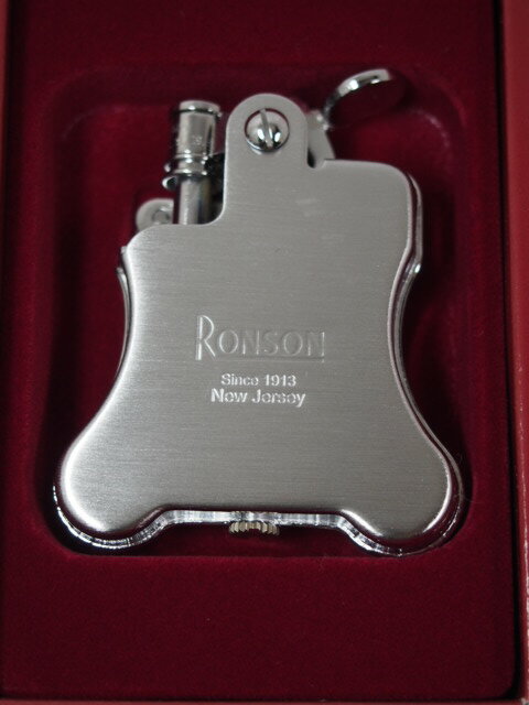 ロンソンライター： RONSON ロンソン バンジョー Banjo 『 フリント オイルライター 』 R01-1030 クロームサテン 銀色 Flint Oil Lighter ♪レトロ♪ 送料無料 あす楽対応 楽ギフ_包装 父の日 フリント オイル ライター ダルマヤ ギフト プレゼント ラッピング