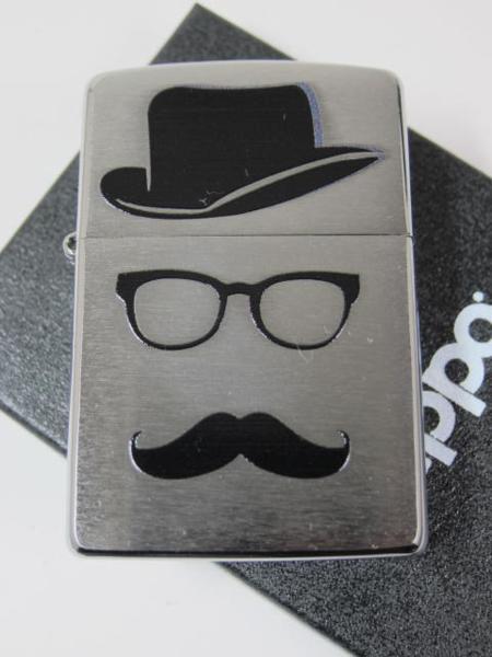 ジッポーライター: Zippo ユニーク ひげおやじ 髭紳士 眼鏡 メガネ 帽子 //USA加工// 黒 ペイント USA 純正品 #28648 ★ユニーク!!...