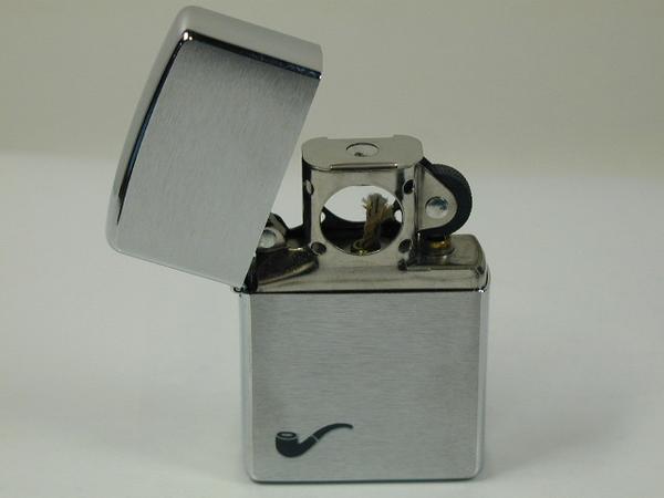 ジッポーライター： Zippo パイプ用 //ブラッシュ クローム// #200PL シルバー・銀色 ☆ワンポイント柄入☆ プレーン USA 便利!! 【あす楽対応】 【楽ギフ_包装】 【YDKG-tk】 【父の日】 【ジッ…