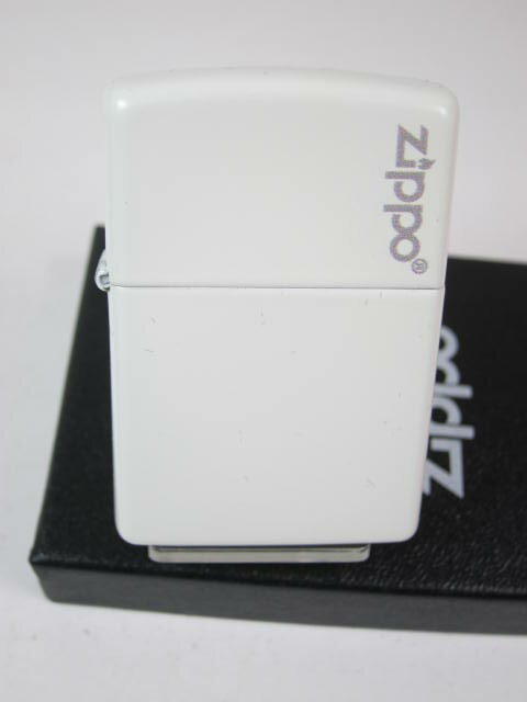 楽天Zippo Shop DARUMAYA：ダルマヤジッポーライター： Zippo ホワイトマット 【無地】 レギュラー #214ZL 『ロゴあり』 白色 純白 ホワイト マット ☆カワイイ!!☆ クリスマス プレゼント 【あす楽対応】 【楽ギフ_包装】 【YDKG-tk】 【ジッポ】 【ジッポー】 【ライター】 【ダルマヤ】