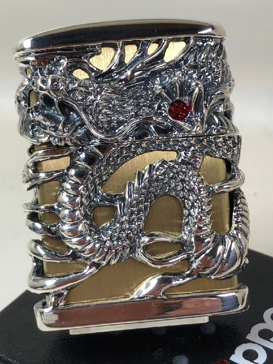 ジッポーライター： 絶版 Zippo ドラゴン // メタル ジャケット // 【 天龍 】竜 赤い目 ☆4面☆ 真鍮燻し＆銀ジャケット シルバー #TG-GIB リュウ りゅう 龍 レギュラー 重厚 ■ゴージャス■ 【あす楽対応】 【楽ギフ_包装】 ジッポ ジッポー 【ライター】 【ダルマヤ】