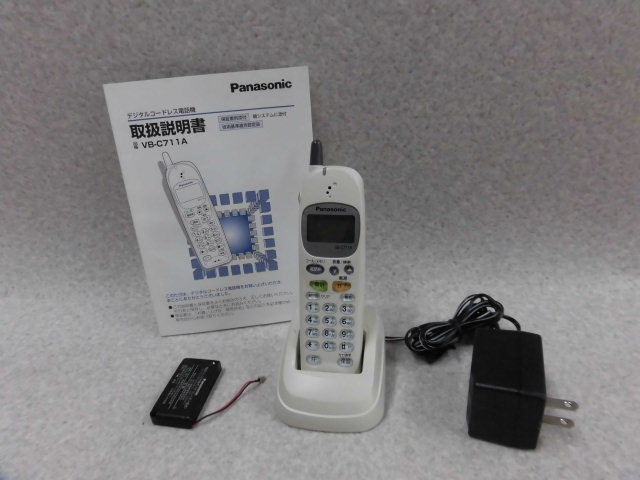 【中古】【取説付】 VB-C711A Panasonic/パナソニック Acsol-V/Acsol-One デジタルコードレス (白) 電話帳・履歴は消去済みです。 ※年式のご指定はできません。 ※電池は消耗品の為、現状渡しとなります。 ※商品の状態に個体差がありますので、ご了承くださいませ。 ※商品は写真に写っている物が全てとなります。