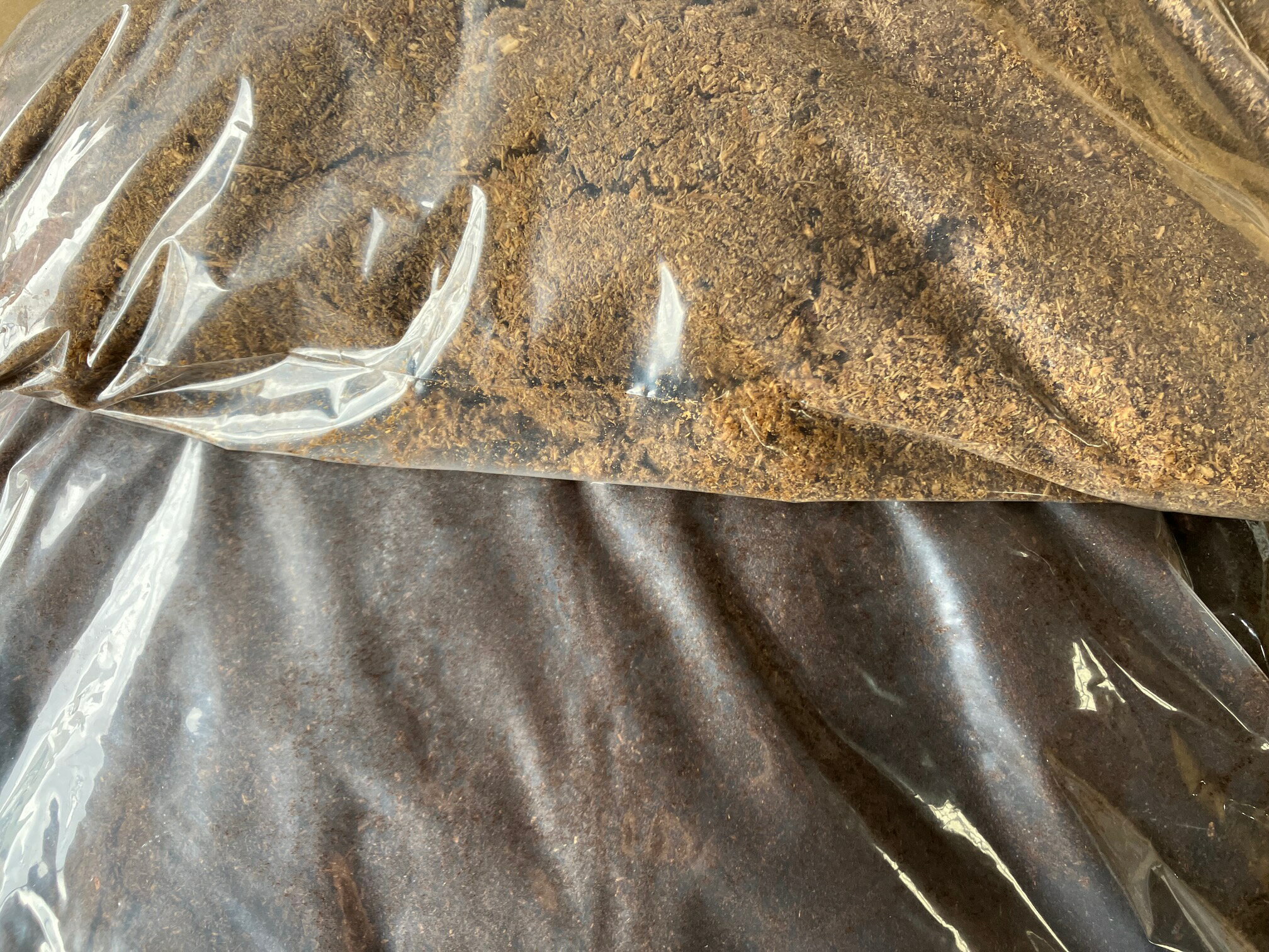 昆虫くち木マット10L＋カブトムシ用発酵マット10Lの各1袋セット（約20L・送料込み）カブトムシ幼虫用 飼育マット（昆虫マット）（送料込み、北海道・東北・離島沖縄は除く）☆外国産カブトムシ・国産カブトムシの産卵・幼虫飼育幼虫の餌 昆虫マット ☆幼虫のエサ