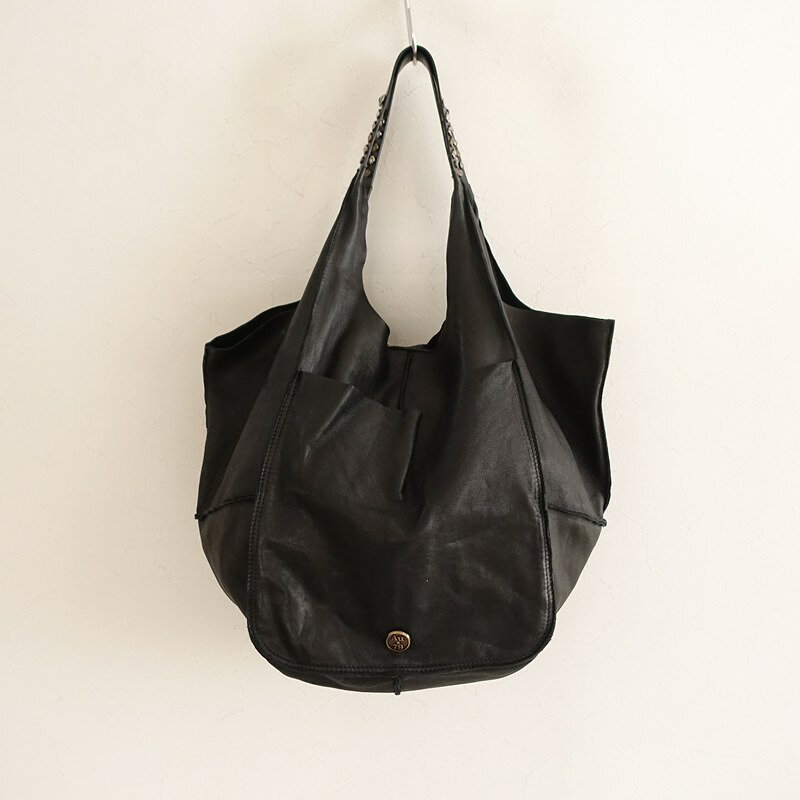 ブランドバッグ Introducing a zippered bag carefully selected by President Mitchy
