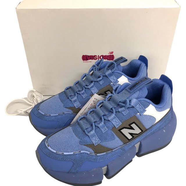 cat with logo text along leg