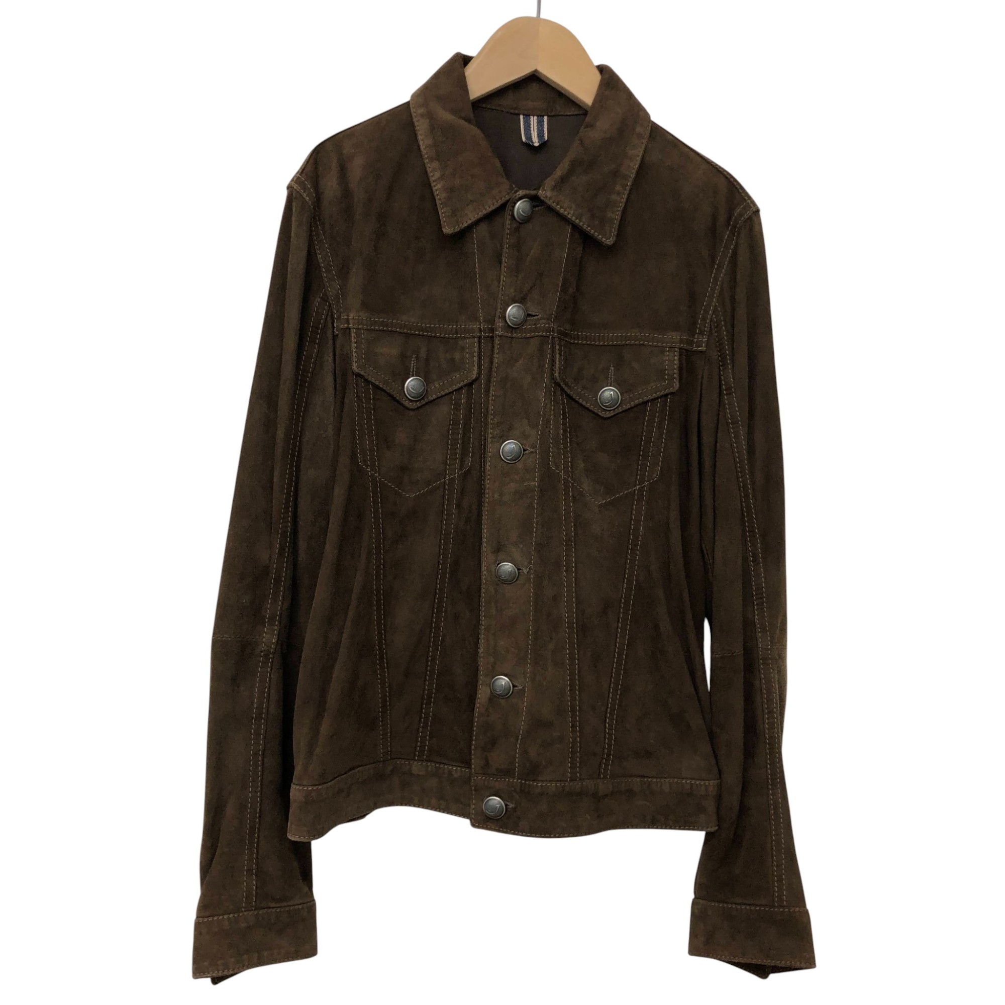 商品名 JACOB COHËN/ヤコブ コーエン/スエードレザー/トラッカージャケット/イタリア製/サイズ46/メンズ/ブラウン/RS0177 管理番号 PD3GCKUG0VTG コンディション・サイズなど この商品の参考ランクは　中古AB N 使用されていない未使用・新古品になります。 S 数回程度の使用品で、ほとんど使用感を感じない美品です。 SA 使用感があまりなく、全体的に綺麗な状態のお品です。 A 使用感は少しありますが、程度良好のお品です。 AB 多少使用感はありますが、通常の中古品の範囲内です。 B 使用感のあるお品ですが、通常の使用には差し支えありません。 C 少し難ありのお品です。場合によってはお直しが必要です。 ジャンク 難ありのお品です。お直しの必要があります。 【コンディション】 全体的な使用感はございますが、大きく目立つダメージは無く程度良好な範囲です。 【サイズ】：46 【素材】： 【色】：ブラウン 【着丈】　約 57cm 【総丈】　約 cm 【肩幅】　約 43cm 【裄丈】　約 cm 【身幅】　約 44cm 【袖丈】　約 64cm サイズ違いによる返品・交換は致しかねます。 取扱い店舗 エコライフ 夙川店 TEL：0798-31-5026 特定商取引法・問い合わせ等 会社名 株式会社エコスモ 運営統括責任者 尾山　亮 古物商許可証 大阪府公安委員会　第621130140227号 住所 兵庫県西宮市羽衣町7-30 夙川グリーンタウン1F 電話番号 0798-31-5026 メールアドレス eco_eco_eco_life@yahoo.co.jp カテゴリ：衣料品, メンズ, トップス