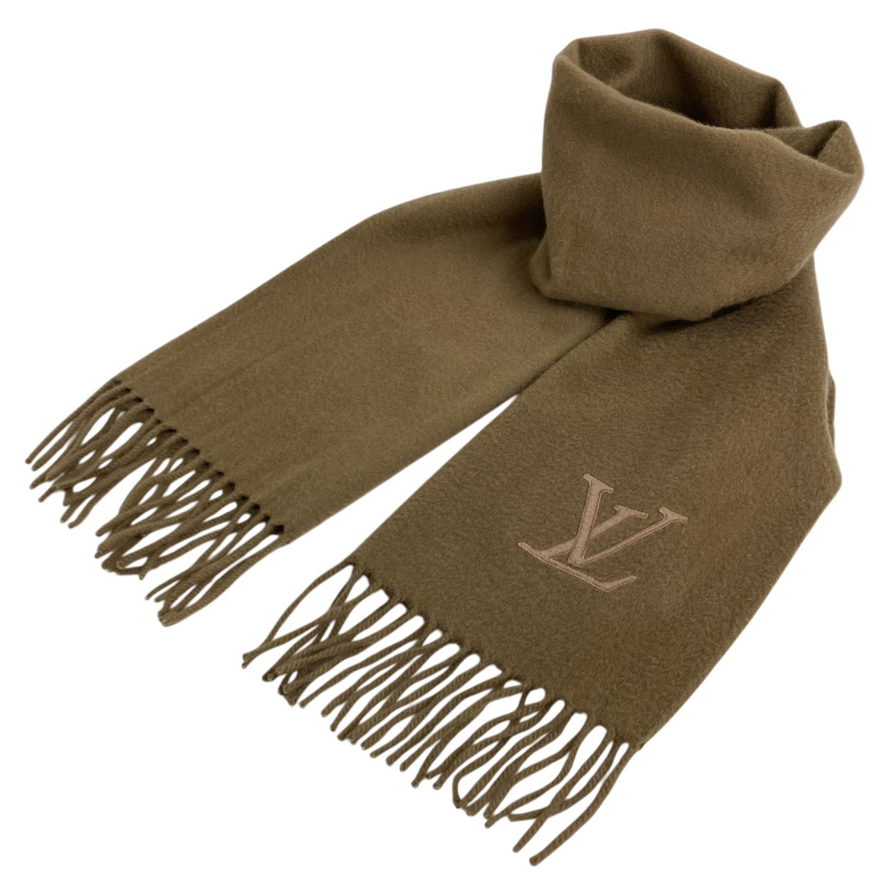 商品名 LOUIS VUITTON/ルイ ヴィトン/カシミヤ100％/マフラー/LVロゴ/ブラウン/401552/メンズ/RS0336 管理番号 PD0M5L9LQXZQ コンディション・サイズなど この商品の参考ランクは　中古AB N 使用されていない未使用・新古品になります。 S 数回程度の使用品で、ほとんど使用感を感じない美品です。 SA 使用感があまりなく、全体的に綺麗な状態のお品です。 A 使用感は少しありますが、程度良好のお品です。 AB 多少使用感はありますが、通常の中古品の範囲内です。 B 使用感のあるお品ですが、通常の使用には差し支えありません。 C 少し難ありのお品です。場合によってはお直しが必要です。 ジャンク 難ありのお品です。お直しの必要があります。 【コンディション】 全体的な使用感はございますが、大きく目立つダメージは無く程度良好な範囲です。 幅35cm 長さ135cm(フリンジ含まず。) 型番　 素材　カシミヤ 付属品　 トップ　約mm 全体の長さ　約cm チェーン　約cm 重さ　約g 取扱い店舗 エコライフ 夙川店 TEL：0798-31-5026 特定商取引法・問い合わせ等 会社名 株式会社エコスモ 運営統括責任者 尾山　亮 古物商許可証 大阪府公安委員会　第621130140227号 住所 兵庫県西宮市羽衣町7-30 夙川グリーンタウン1F 電話番号 0798-31-5026 メールアドレス eco_eco_eco_life@yahoo.co.jp カテゴリ：ブランド, 服飾雑貨