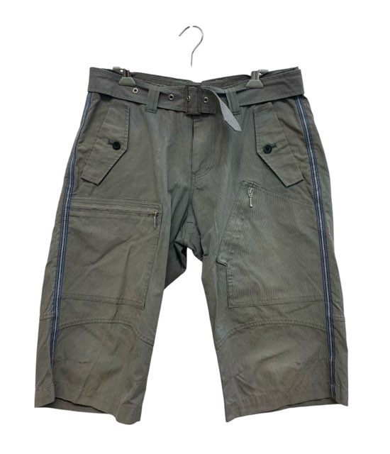 商品名 BURBERRY BLACK LABEL/バーバリーブラックレーベル/サイドライン/ハーフパンツ/サイズ73/グレー/メンズ/FC3504 管理番号 PDASTXCBVPG0 コンディション・サイズなど この商品の参考ランクは　中古AB N 使用されていない未使用・新古品になります。 S 数回程度の使用品で、ほとんど使用感を感じない美品です。 SA 使用感があまりなく、全体的に綺麗な状態のお品です。 A 使用感は少しありますが、程度良好のお品です。 AB 多少使用感はありますが、通常の中古品の範囲内です。 B 使用感のあるお品ですが、通常の使用には差し支えありません。 C 少し難ありのお品です。場合によってはお直しが必要です。 ジャンク 難ありのお品です。お直しの必要があります。 【コンディション】 多少の使用感はございますが、 目立つ汚れや大きな損傷はお見受けできません。 【サイズ】：75 【素材】：綿 【色】：グレー 【ウエスト幅】　約39cm 【総丈】　約 58cm 【股上】　約 25cm 【股下】　約 36.5cm 【裾幅】　約 22.5cm サイズ違いによる返品・交換は致しかねます。 取扱い店舗 エコライフ 岡場店 TEL　078-982-8803 特定商取引法・問い合わせ等 会社名 株式会社エコスモ 運営統括責任者 尾山　亮 古物商許可証 大阪府公安委員会　第621130140227号 住所 兵庫県神戸市北区藤原台中町1－4－1 ステップガーデンA棟1階 電話番号 078-982-8803 メールアドレス eco_eco_eco_life@yahoo.co.jp カテゴリ：衣料品, メンズ, ボトムス