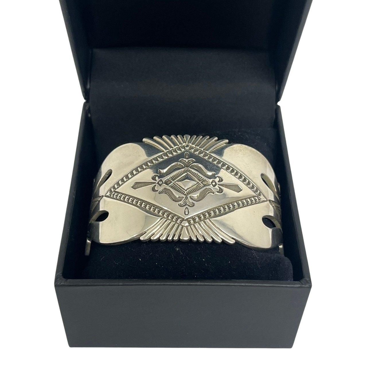 美品/JENNIFER CURTIS/ジェニファーカーティス/ナバホ族/Sterling Silver/バングル/約77g/RS1311