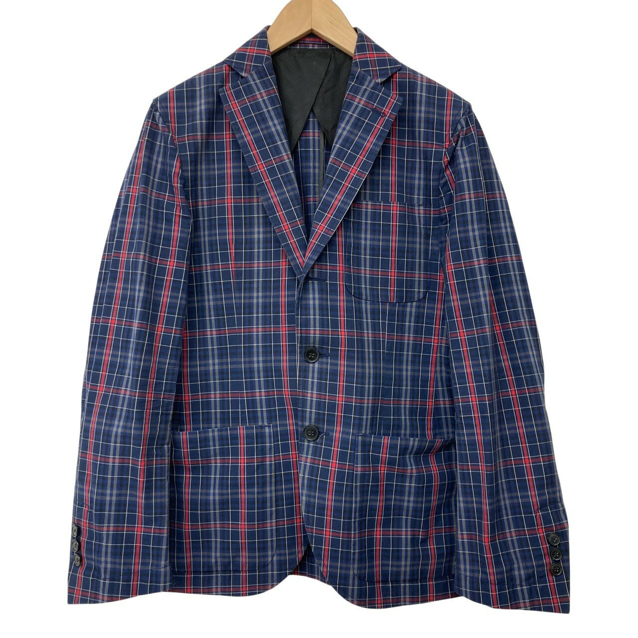 商品名 ORIAN/オリアン/ビームスF/チャック/ジャケット/3B/サイズ44/ネイビー系/メンズ/RS1582 管理番号 PDYOYV9Q62FK コンディション・サイズなど この商品の参考ランクは　中古B N 使用されていない未使用・新古品になります。 S 数回程度の使用品で、ほとんど使用感を感じない美品です。 SA 使用感があまりなく、全体的に綺麗な状態のお品です。 A 使用感は少しありますが、程度良好のお品です。 AB 多少使用感はありますが、通常の中古品の範囲内です。 B 使用感のあるお品ですが、通常の使用には差し支えありません。 C 少し難ありのお品です。場合によってはお直しが必要です。 ジャンク 難ありのお品です。お直しの必要があります。 【コンディション】 全体的な使用感はございますが、使用に差し支えるようなダメージは無く、通常の中古品の範囲です。まだまだ問題なくお使い頂けます。 【サイズ】：44 【素材】：コットン他 【色】：ネイビー系 【着丈】　約 68cm 【総丈】　約 cm 【肩幅】　約 41cm 【裄丈】　約 cm 【身幅】　約 49cm 【袖丈】　約 62cm サイズ違いによる返品・交換は致しかねます。 取扱い店舗 エコライフ 夙川店 TEL：0798-31-5026 特定商取引法・問い合わせ等 会社名 株式会社エコスモ 運営統括責任者 尾山　亮 古物商許可証 大阪府公安委員会　第621130140227号 住所 兵庫県西宮市羽衣町7-30 夙川グリーンタウン1F 電話番号 0798-31-5026 メールアドレス eco_eco_eco_life@yahoo.co.jp カテゴリ：衣料品, メンズ, トップス