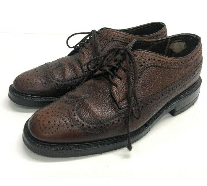 商品名 FLORSHEIM/フローシャイム/レザー/ウイングチップ/レースアップシューズ/サイズ27cm/ブラウン/メンズ/FB3719 管理番号 PDJ2EV6NE5G0 コンディション・サイズなど この商品の参考ランクは　中古B N 使用されていない未使用・新古品になります。 S 数回程度の使用品で、ほとんど使用感を感じない美品です。 SA 使用感があまりなく、全体的に綺麗な状態のお品です。 A 使用感は少しありますが、程度良好のお品です。 AB 多少使用感はありますが、通常の中古品の範囲内です。 B 使用感のあるお品ですが、通常の使用には差し支えありません。 C 少し難ありのお品です。場合によってはお直しが必要です。 ジャンク 難ありのお品です。お直しの必要があります。 【コンディション】 靴裏や内側に使用感が見られます。通常の使用には差し支えありません。 サイズ　27 色　ブラウン 甲幅　約16cm アウトソール全長　約30.5cm サイズ違いによる返品・交換は致しかねます。 取扱い店舗 エコライフ 岡場店 TEL　078-982-8803 特定商取引法・問い合わせ等 会社名 株式会社エコスモ 運営統括責任者 尾山　亮 古物商許可証 大阪府公安委員会　第621130140227号 住所 兵庫県神戸市北区藤原台中町1－4－1 ステップガーデンA棟1階 電話番号 078-982-8803 メールアドレス eco_eco_eco_life@yahoo.co.jp カテゴリ：シューズ, メンズシューズ, 革靴