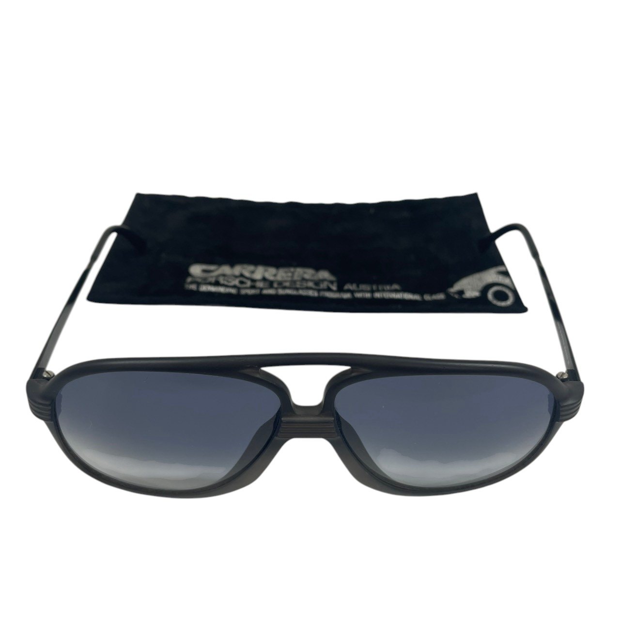 商品名 CARRERA PORSCHE DESIGN/5533/20/オーストラリア製/80s/サングラス/メンズ/RS2219 管理番号 PD9KC2VN1K96 コンディション・サイズなど この商品の参考ランクは　中古B N 使用されていない未使用・新古品になります。 S 数回程度の使用品で、ほとんど使用感を感じない美品です。 SA 使用感があまりなく、全体的に綺麗な状態のお品です。 A 使用感は少しありますが、程度良好のお品です。 AB 多少使用感はありますが、通常の中古品の範囲内です。 B 使用感のあるお品ですが、通常の使用には差し支えありません。 C 少し難ありのお品です。場合によってはお直しが必要です。 ジャンク 難ありのお品です。お直しの必要があります。 【コンディション】 全体的な使用感はございますが、使用に差し支えるようなダメージは無く、通常の中古品の範囲です。 まだまだ問題なくお使い頂けます。 取扱い店舗 エコライフ 夙川店 TEL：0798-31-5026 特定商取引法・問い合わせ等 会社名 株式会社エコスモ 運営統括責任者 尾山　亮 古物商許可証 大阪府公安委員会　第621130140227号 住所 兵庫県西宮市羽衣町7-30 夙川グリーンタウン1F 電話番号 0798-31-5026 メールアドレス eco_eco_eco_life@yahoo.co.jp カテゴリ：サングラス