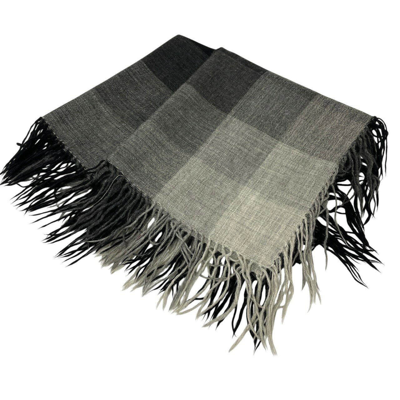 商品名 Agnona/アニオナ/アルパカ混/大判ストール/ブラック/グレー/110cm×122cm/ITALY製/ブランド/レディース/RS3581 管理番号 PDZFOUPL5K2S コンディション・サイズなど この商品の参考ランクは　中古AB N 使用されていない未使用・新古品になります。 S 数回程度の使用品で、ほとんど使用感を感じない美品です。 SA 使用感があまりなく、全体的に綺麗な状態のお品です。 A 使用感は少しありますが、程度良好のお品です。 AB 多少使用感はありますが、通常の中古品の範囲内です。 B 使用感のあるお品ですが、通常の使用には差し支えありません。 C 少し難ありのお品です。場合によってはお直しが必要です。 ジャンク 難ありのお品です。お直しの必要があります。 【コンディション】 全体的な使用感はございますが、大きく目立つダメージは無く程度良好な範囲です。サイズにフリンジ10cmは含みません。 ※モニタの設定や環境により、実物と多少色味が異なる場合がございますのでご了承ください。 取扱い店舗 エコライフ 夙川店 TEL：0798-31-5026 特定商取引法・問い合わせ等 会社名 株式会社エコスモ 運営統括責任者 尾山　亮 古物商許可証 大阪府公安委員会　第621130140227号 住所 兵庫県西宮市羽衣町7-30 夙川グリーンタウン1F 電話番号 0798-31-5026 メールアドレス eco_eco_eco_life@yahoo.co.jp カテゴリ：服飾品, レディース, レディースストール・マフラー