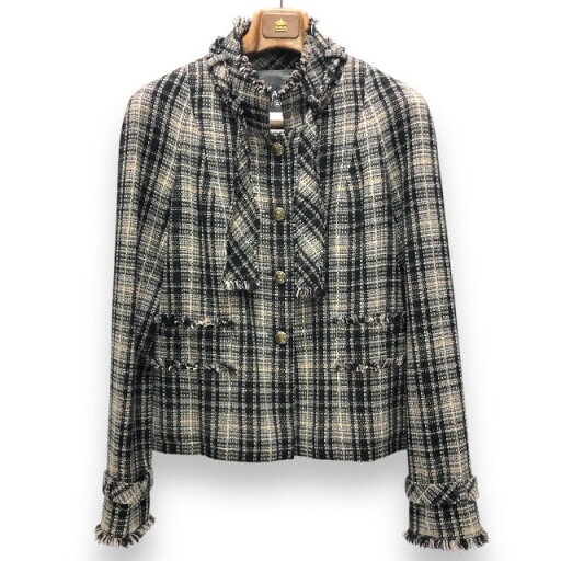 【値下げしました】美品【CHANEL】シャネル 05A ツイード スタンドカラー ジャケット カメリア裏地 ココマーク釦 P26411V13806 サイズ40 フランス製 女性用 レディース トップス RA7239【中古品】 【値下げしました】美品【CHANEL】シャネル 05A ツイード スタンドカラー ジャケット カメリア裏地 ココマーク釦 P26411V13806 サイズ40 フランス製 女性用 レディース トップス RA7239【中古品】