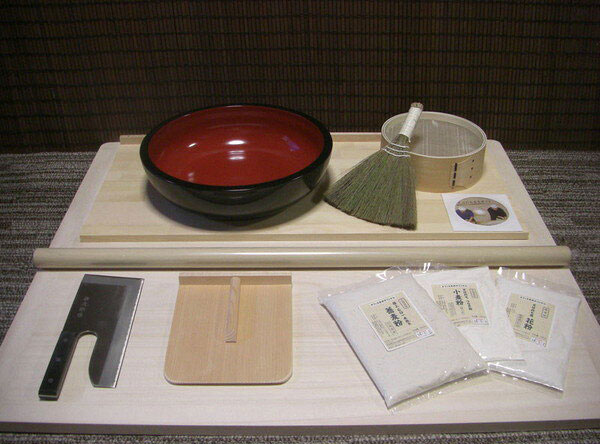 L判フルイ粉ホーキそば粉セット　固定木付きまな板プラス オフィス木村it21