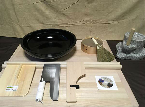 Rakuten - 蕎麦打ちセット黒48センチこね鉢30センチ包丁L判フルイ粉ホーキ　18【皿型】挽臼コラボ hteto6 オフィス木村it21