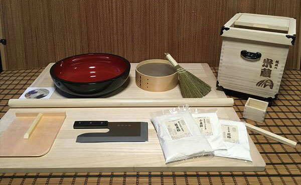 L判フルイ粉ホーキそば粉　高級総桐の米びつ（米蔵焼印）コラボセット kteto50 オフィス木村it21