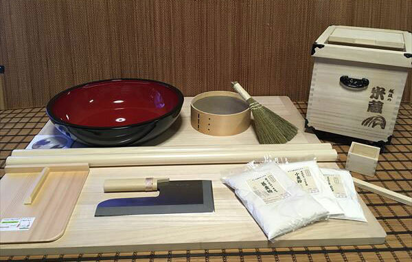 Rakuten - 27センチ包丁42センチこね鉢L判フルイ粉ホーキそば粉　高級総桐の米びつ（米蔵焼印）コラボセット kteto52 オフィス木村it21