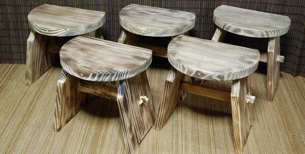5個セット　炙り　風呂椅子　昭和レトロ　《日本製》 材質：焼き杉 サイズ：座面31cm×21cm・高さ29cm　