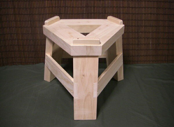 当社一升用ミニ石臼専用木台《観葉植物などを置いたりすればお洒落なインテリアに早変わり！》　《餅つ..