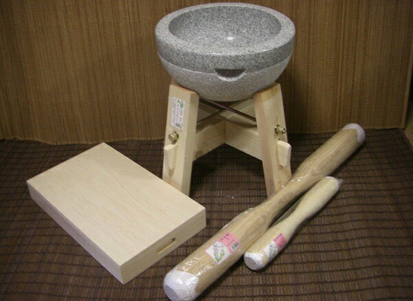 【楽天市場】餅つき道具 二升用臼 木台・うさぎ杵L1本 ・SS1本・餅箱セット オフィス木村it21：いい友 楽天市場店