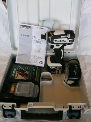 マキタ 充電式インパクトドライバ　14.4V　TD138DRFXW　白 セット