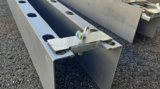 NSP 外構スリット固定金具 巾100mm 直線 (10入) 8215027 外構鉄ベース枠 型枠 駐車...
